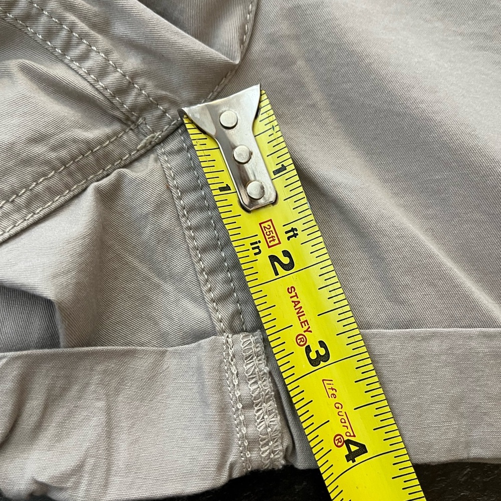 New women’s Loft Outlet tan cotton cuffed cargo shorts. Everyday casual. Size 12 - Picture 10 of 13